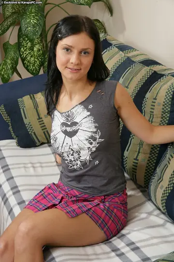 Brunette Amateur Fingers and Toys Her Pussy