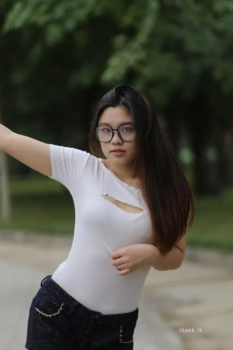 Petite Asian Brunette Strips Out of Her Tight Jeans Outdoors – photo 21 of 21