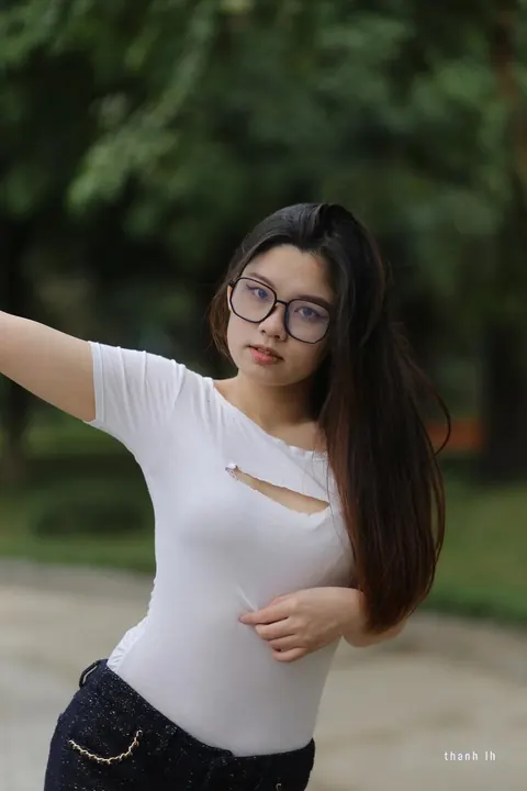 Petite Asian Brunette Strips Out of Her Tight Jeans Outdoors – photo 3 of 21