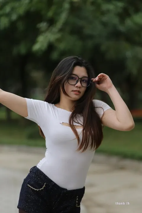 Petite Asian Brunette Strips Out of Her Tight Jeans Outdoors – photo 5 of 21