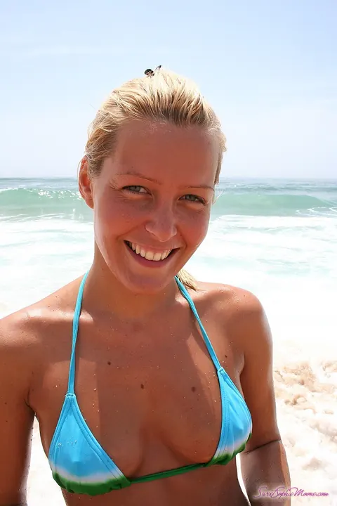 Sophie Moone: European Blonde MILF Strips Out of Her Bikini on the Beach – photo 3 of 16