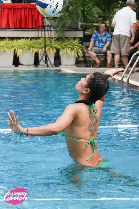 Thai Trans Woman Plays Pool Volleyball Then Strips Nude – photo 5 of 17