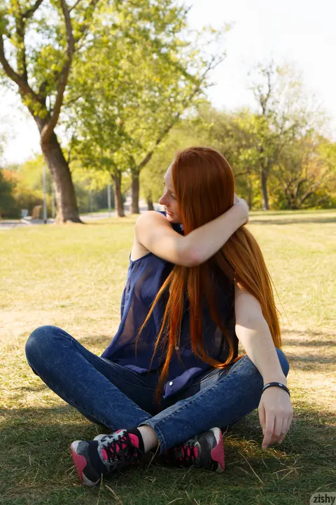 Petrine Krahlove: Petite Ukrainian Redhead Poses to Show Her Big Tits and Ass – photo 3 of 12