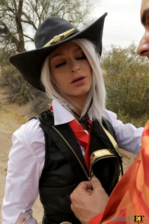 Emma Hix: Petite Blonde in Cosplay Sucks Cock and Fucks Her Partner – photo 9 of 21