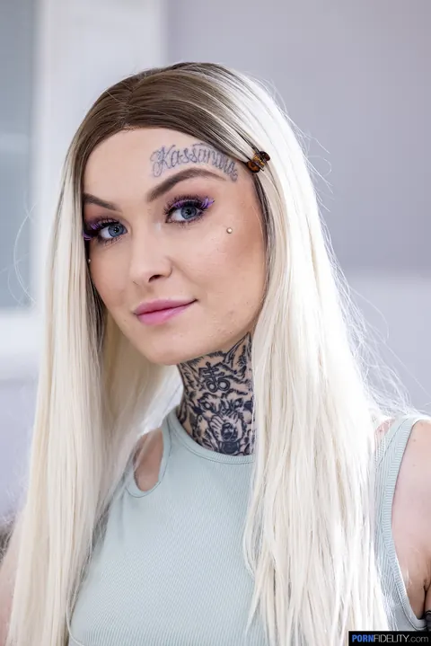 Tabitha Poison: Tall Tattooed Brunette Strips and Spreads Her Pussy – photo 1 of 21