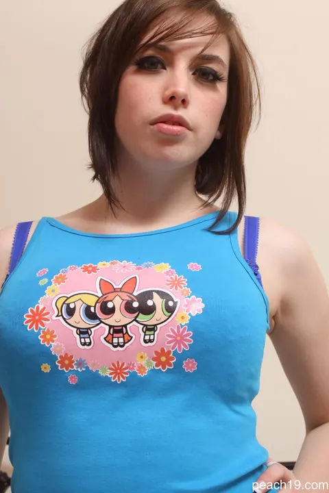 Louisa May: Brunette with Big Tits and Short Hair Poses on the Bed – photo 5 of 15