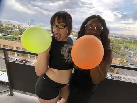 Kassey Starr: Busty Ebony MILF Poses in Glasses Outdoors – photo 12 of 17