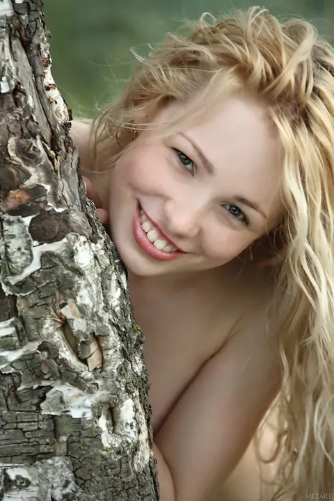 Holli Paige: Skinny Curly Blonde Spreads Her Pussy in the Forest – photo 21 of 21