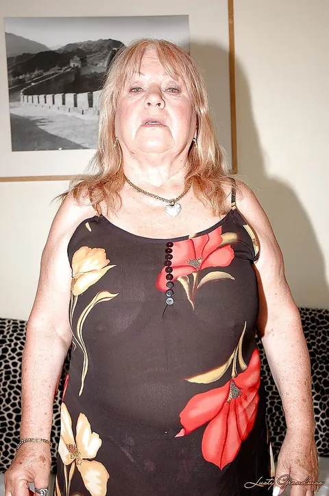 BBW Strips Off Her Stockings and Masturbates – photo 1 of 16