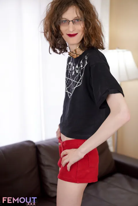 Slim Trans Woman Strips Nude and Shows Her Ass – photo 2 of 16