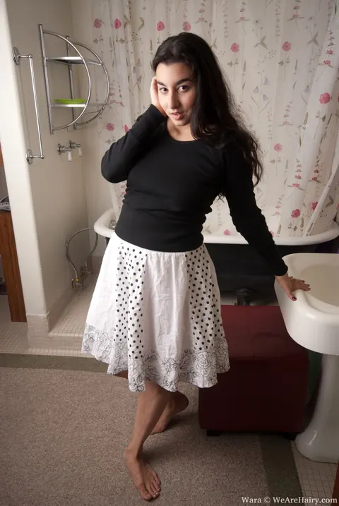 BBW Brunette Reveals Her Hairy Pussy in the Bathroom – photo 3 of 18