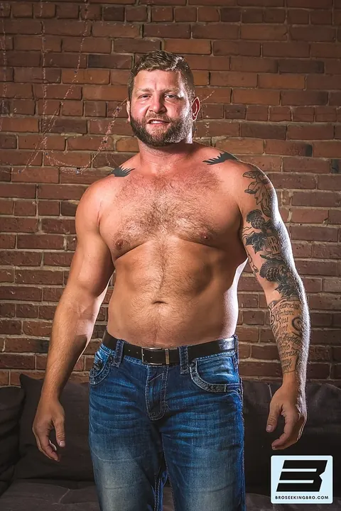 Muscular Hairy Stud Gets Head Before Anal Sex – photo 1 of 21