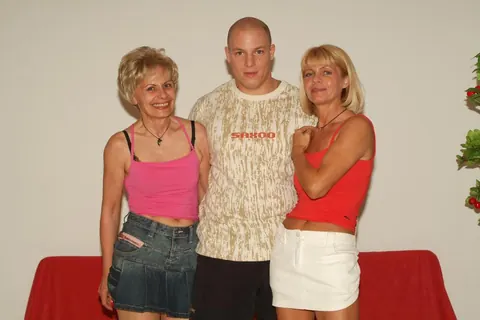 Two Mature Blondes in Skirts Share a Guy in a Threesome – photo 6 of 21