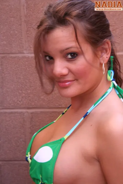 Thick Busty Woman Strips Out of Her Shorts and Bikini Outdoors – photo 15 of 15