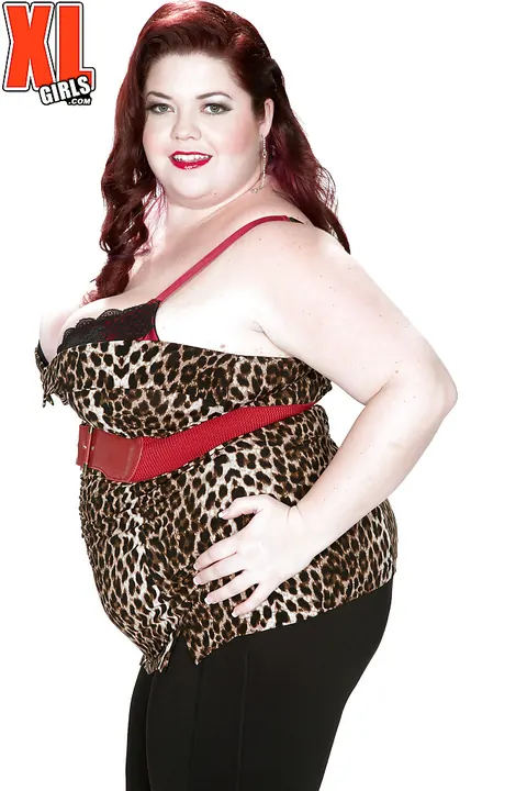 Trinety Guess: Redhead BBW Strips Spandex and Heels to Spread Nude – photo 2 of 16