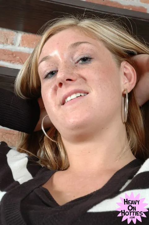 Blonde Woman Pulls Her Panties Aside for Sex at Home – photo 3 of 21
