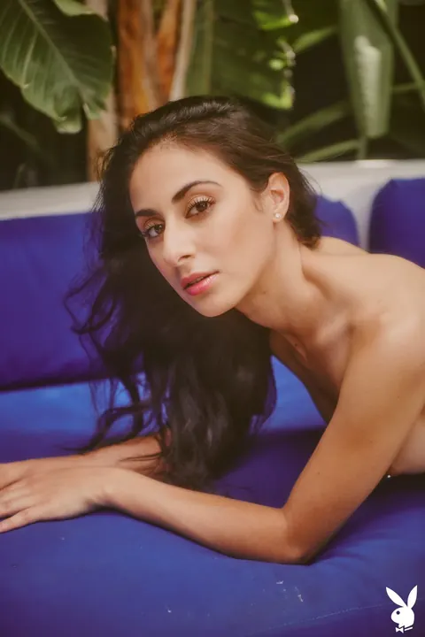 Leighla Habib: Woman with Small Tits Strips and Poses Nude – photo 6 of 21