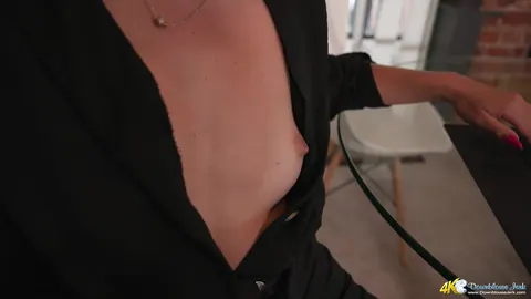 British Woman Flashes Nipple and Spreads Her Pussy – photo 12 of 13