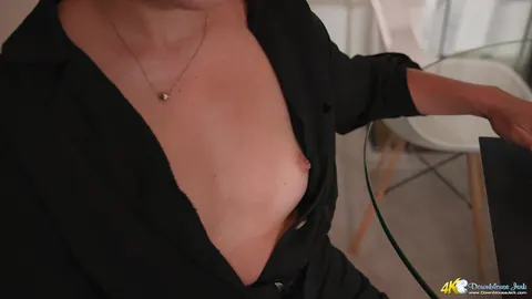 British Woman Flashes Nipple and Spreads Her Pussy – photo 9 of 13