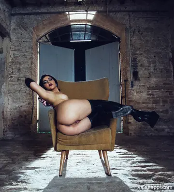 Valentina Nappi – Curvy Italian Brunette with Big Tits Sucks Cock and Toys Her Trimmed Pussy
