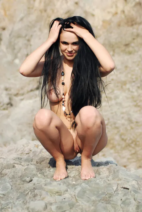 PAWG Spreads Her Pussy Wide Outdoors – photo 19 of 21
