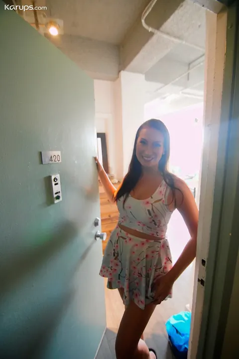 Tiffany Cane: Tall Brunette MILF Gets Fucked Doggy Style and Missionary – photo 21 of 21