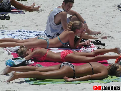 Blonde and Friends Spread in Bikinis on the Beach – photo 8 of 12