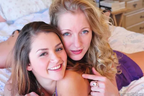 Allie Haze: Blonde and Brunette MILFs Eat Pussy and Finger Each Other in Bed – photo 2 of 21