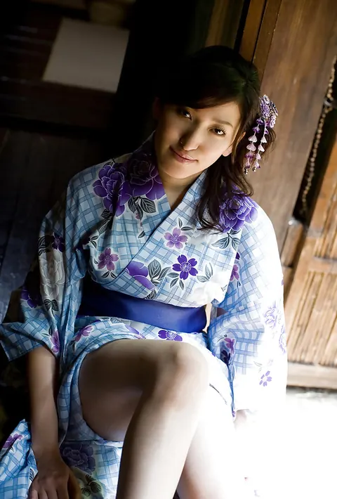 Thick Japanese Woman Strips Outdoors and Spreads Her Hairy Pussy – photo 6 of 16