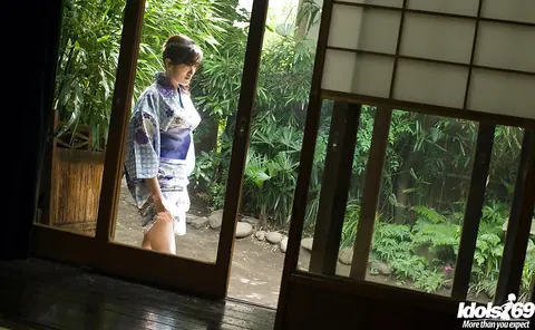 Thick Japanese Woman Strips Outdoors and Spreads Her Hairy Pussy – photo 2 of 16