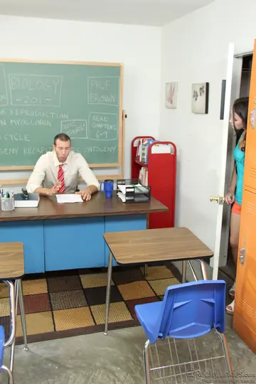 Veronica Radke – Skinny Brunette Gives a Blowjob and Handjob