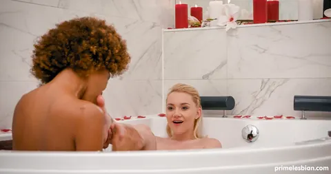 Luna Corazon: Busty Ebony and Short-Haired Blonde Lick Pussy in the Bathroom – photo 2 of 21