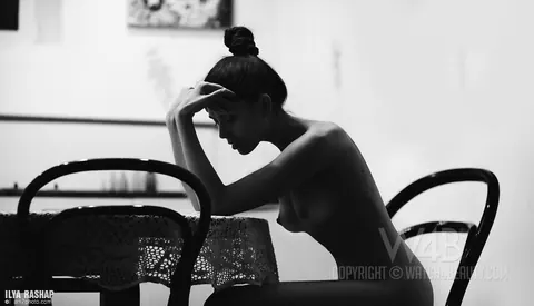 Tall Babe Strips Nude Across Multiple Shoots – photo 17 of 21