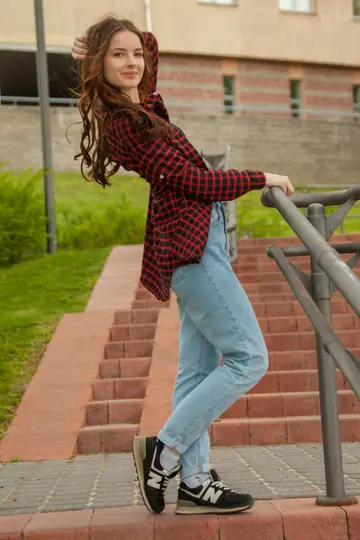 Slim Russian Strips Out of Her Jeans and Spreads Outdoors