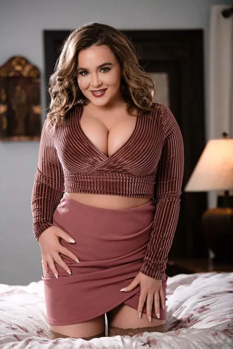 Natasha Nice: Chubby MILF Lifts Her Skirt for Bedroom Lesbian Kiss – photo 7 of 15