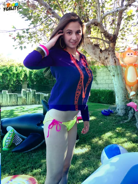 Elektra Rose: Brunette Strips Out of Her Bikini and Spreads Outdoors – photo 15 of 18