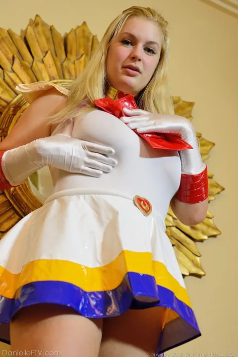 Danielle Delaunay: Blonde with Big Tits Uses a Dildo in the Shower – photo 7 of 15