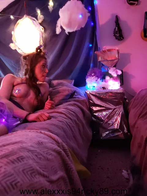 Amateur in Cosplay Strips Off Her Silver Skirt and Spreads Her Ass – photo 12 of 14