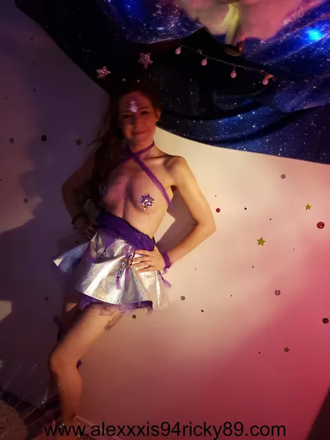 Amateur in Cosplay Strips Off Her Silver Skirt and Spreads Her Ass – photo 6 of 14