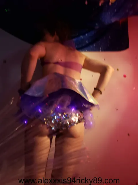 Amateur in Cosplay Strips Off Her Silver Skirt and Spreads Her Ass – photo 2 of 14