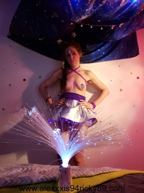 Amateur in Cosplay Strips Off Her Silver Skirt and Spreads Her Ass – photo 3 of 14