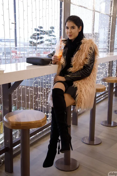 Lady Dee: Tall Czech Brunette Flashes Her Tits and Nipples Outdoors in Boots – photo 3 of 11