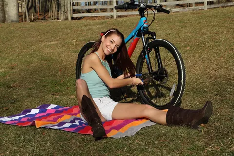 Paisley Rae: Petite Redhead in Boots Toys Her Shaved Pussy Outdoors – photo 4 of 21