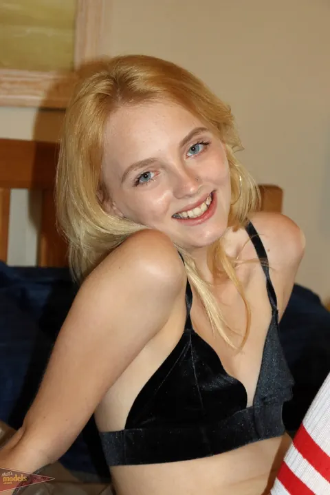 Kate Bloom: Skinny Blonde in Stockings Fingers Her Shaved Slit – photo 4 of 16