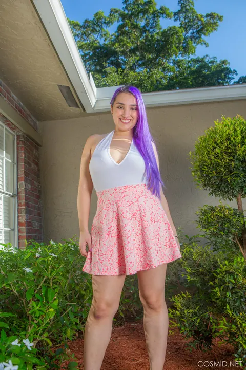 Thick Babe with Big Tits Flashes Her Panties in a Skirt – photo 1 of 16