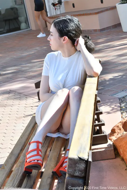 Giulia Wylde: Busty Amateur Brunette Flashes Lingerie Under Dress in Public – photo 15 of 20