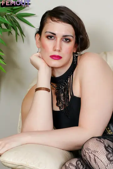 Trans Woman Peels Off Her Panties in Heels