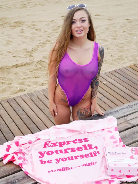 Misha Maver: European Blonde Changes Bikini on the Boardwalk – photo 6 of 12