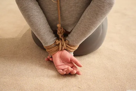 Linda Ray: Hungarian Blonde in Yoga Pants Fights Bondage Restraints – photo 12 of 21