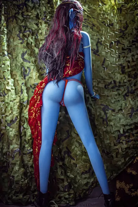 Busty Woman Poses Naked Outdoors and Shows Her Ass – photo 6 of 20